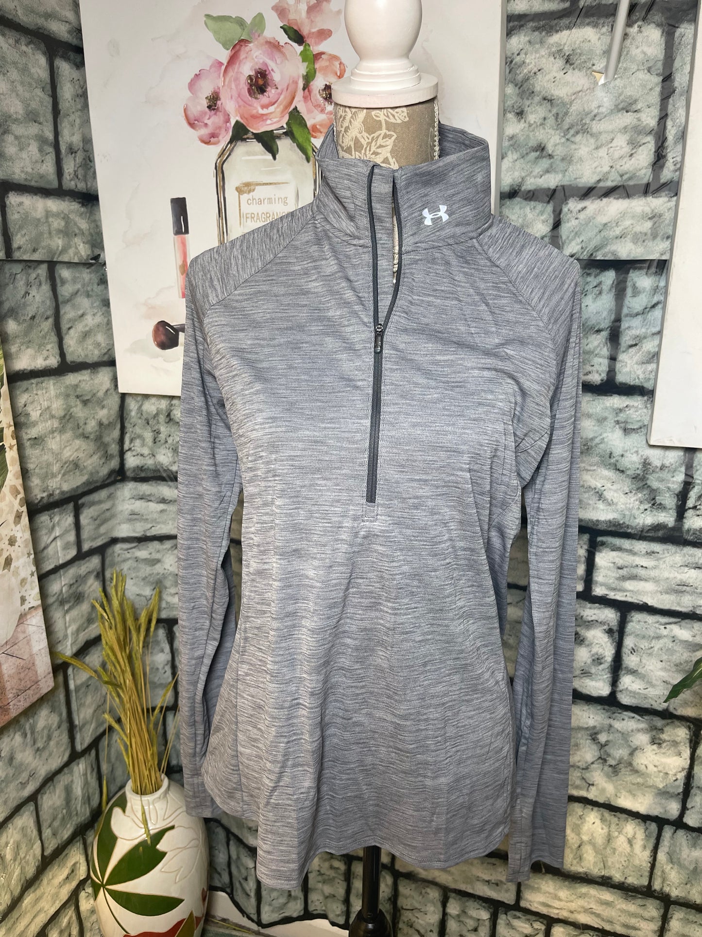 Under Armour Gray Pullover Top Women sz Large