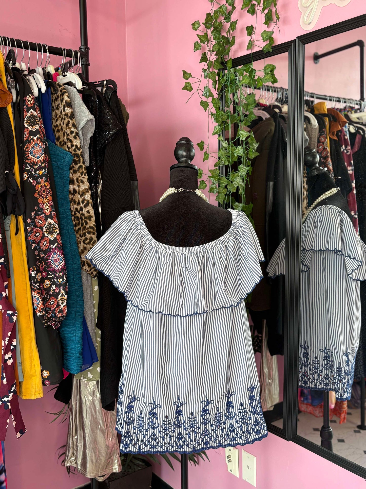A pea in The Pod Blue White Blouse Women sz Small