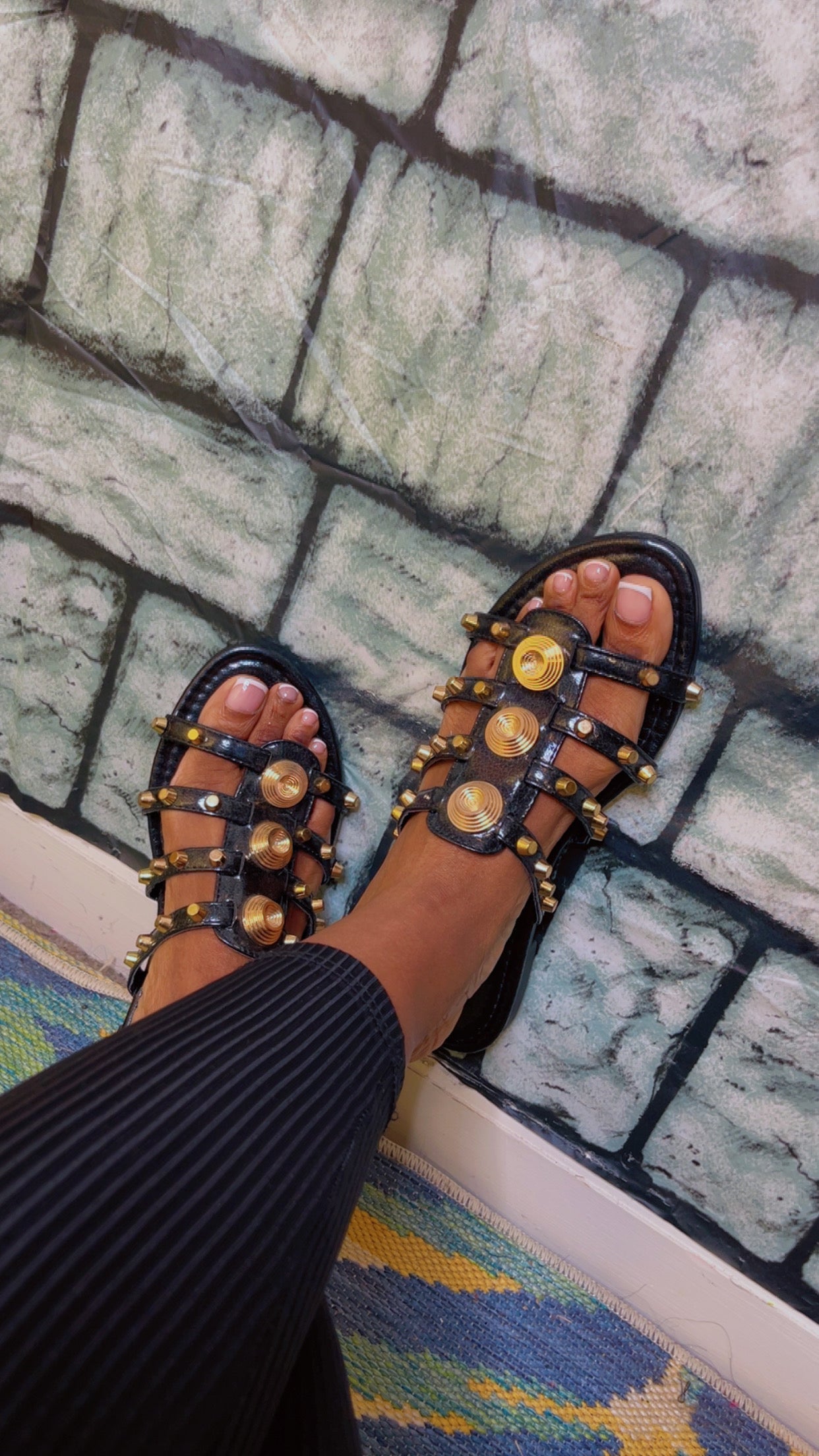 Cape Robbin Black Gold Sandals Women sz 11