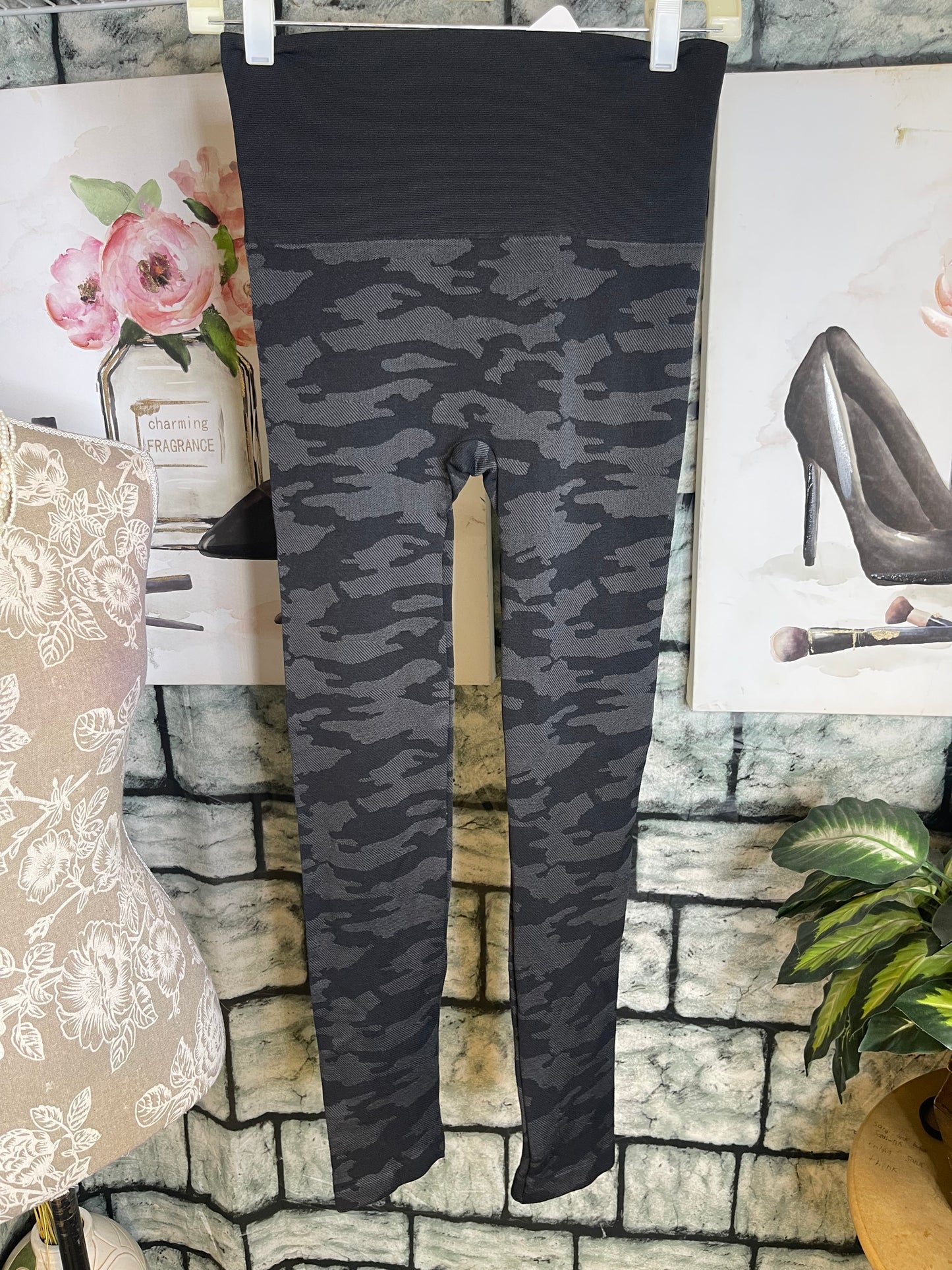 NEW Warner's Black Gray Print Leggings Women sz Large / XL