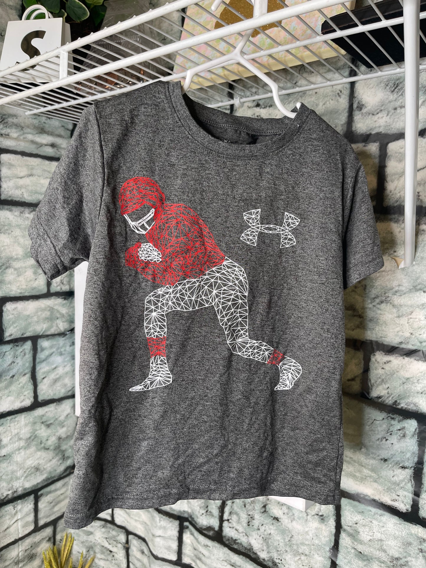 Under Armour Gray Shirt Boys sz 5