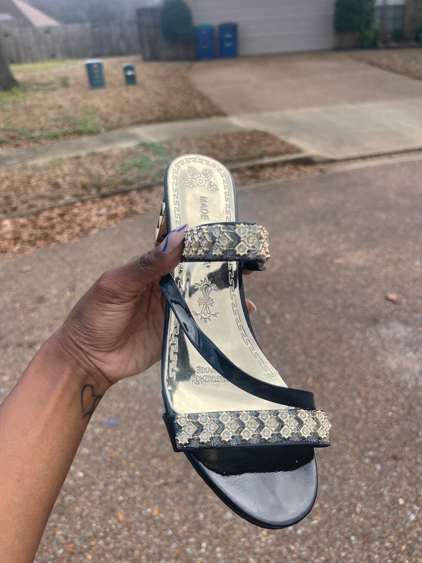 NEW Black Gold Low Heels Women sz 9