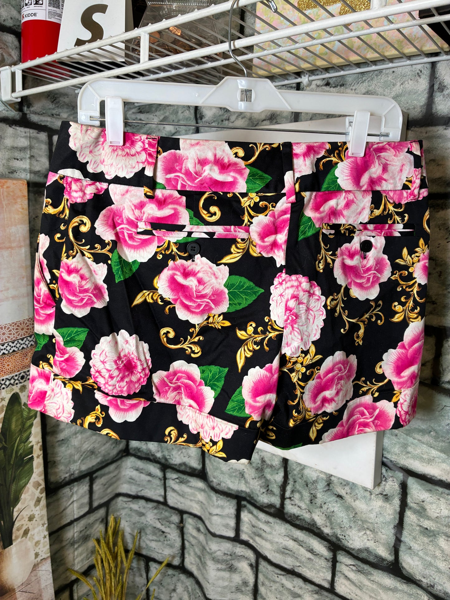 New York & Co Black Pink Yellow Print Shorts Women sz 8