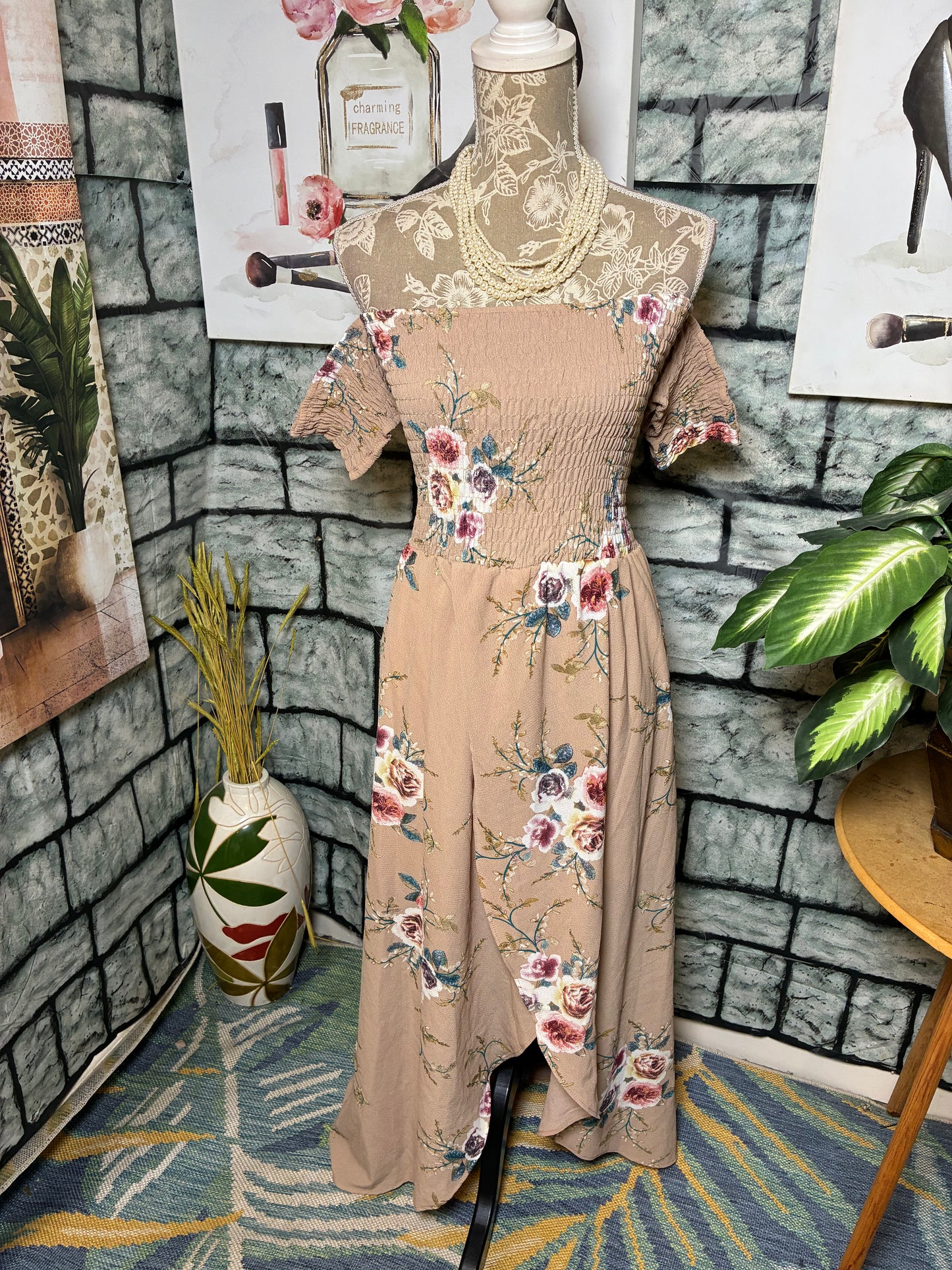 Tan Floral Dress Women sz Medium