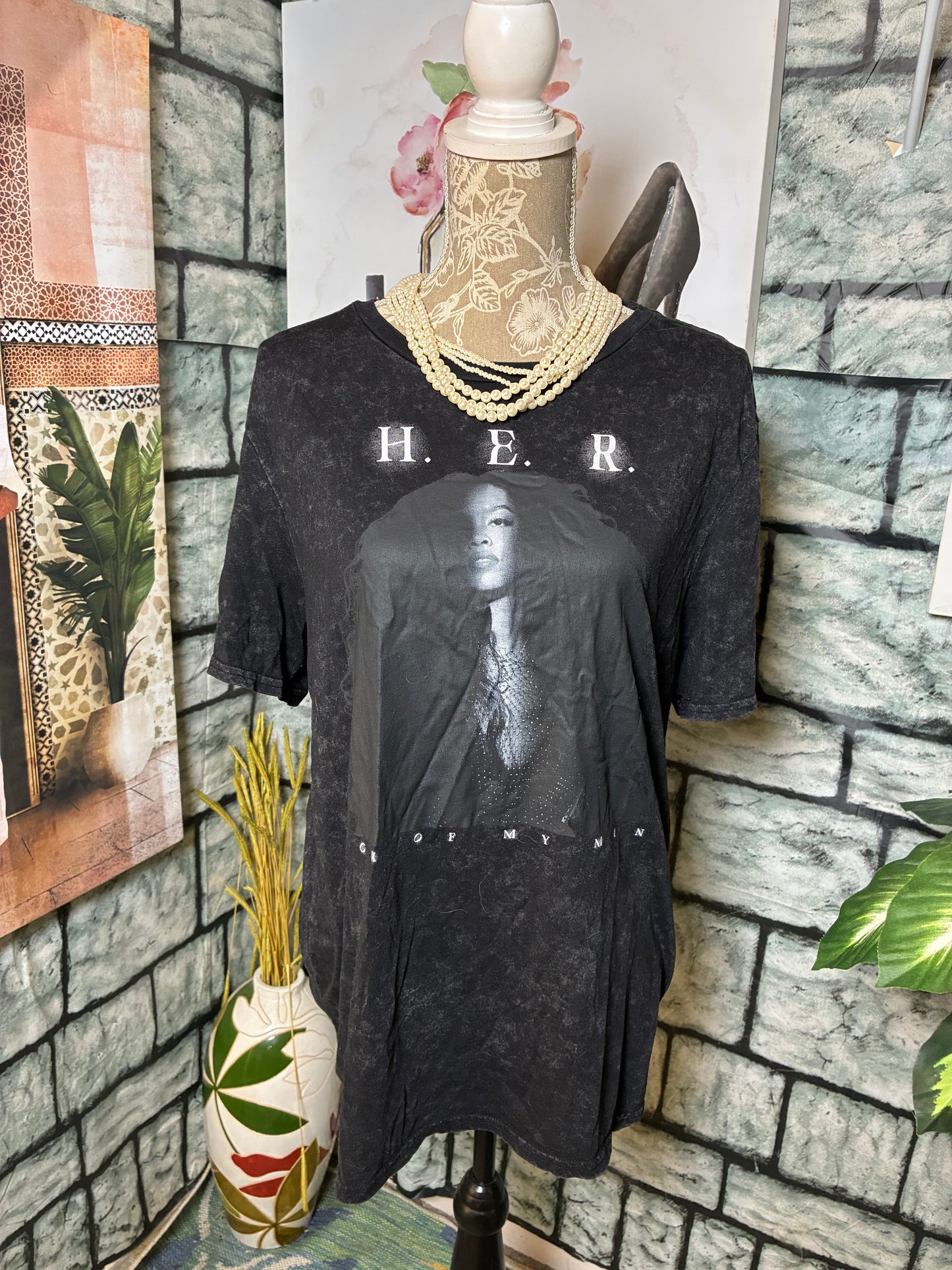 H.E.R Black Graphic Shirt Women sz Large
