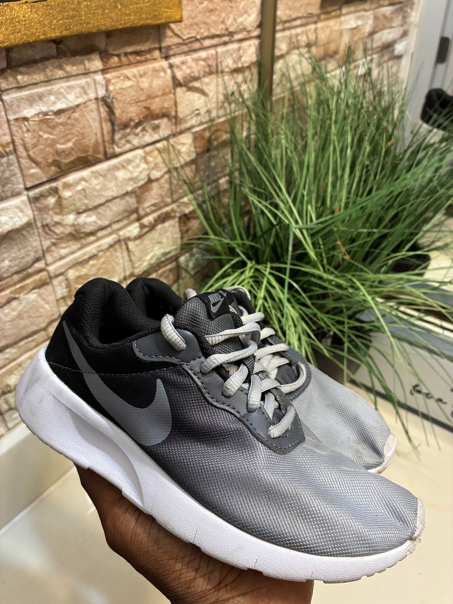 Nike Gray Boys sz 1Y