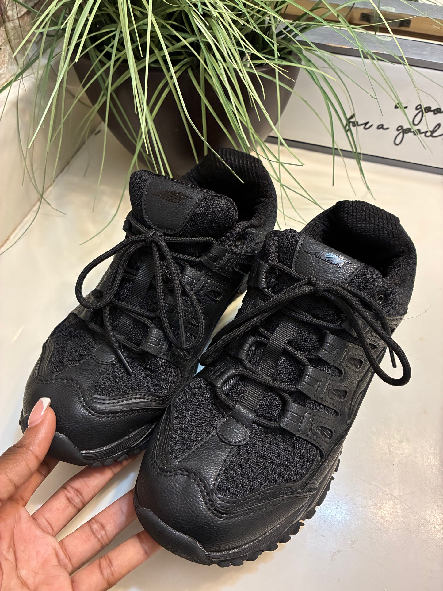 Avia Black Women sz 9.5