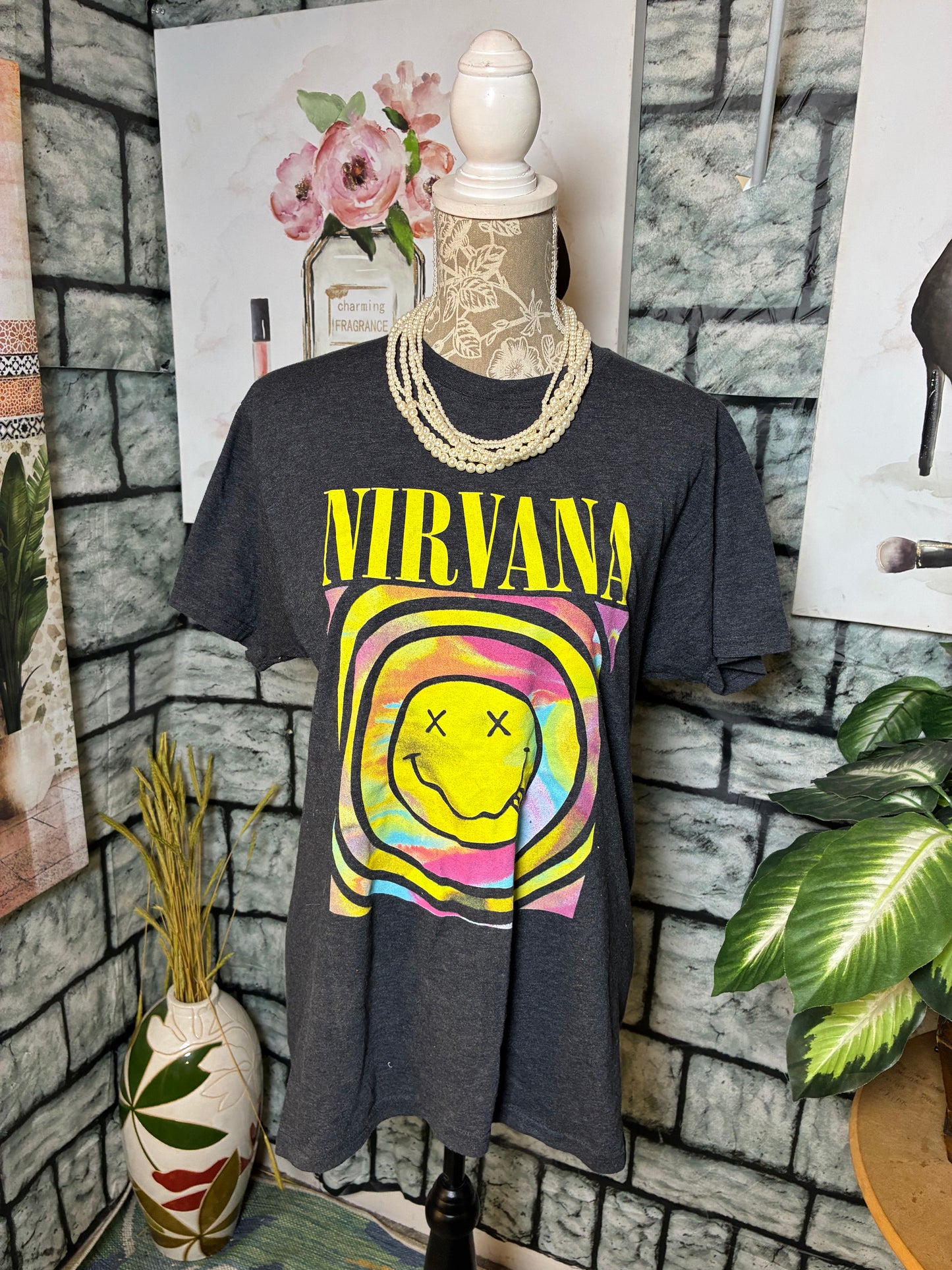 “Nirvana” Gray Graphic Shirt Women Men Sz Large