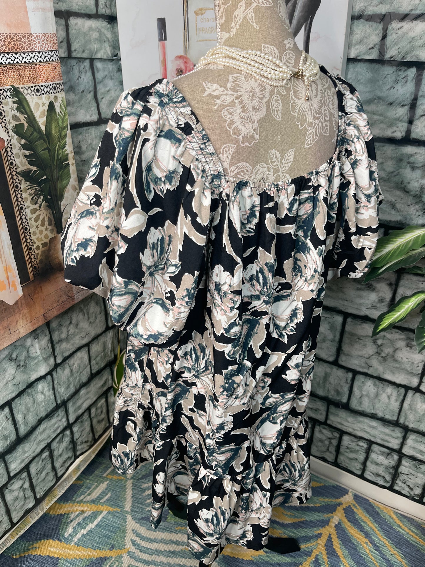 EE Some Black Floral Dress Women sz Large
