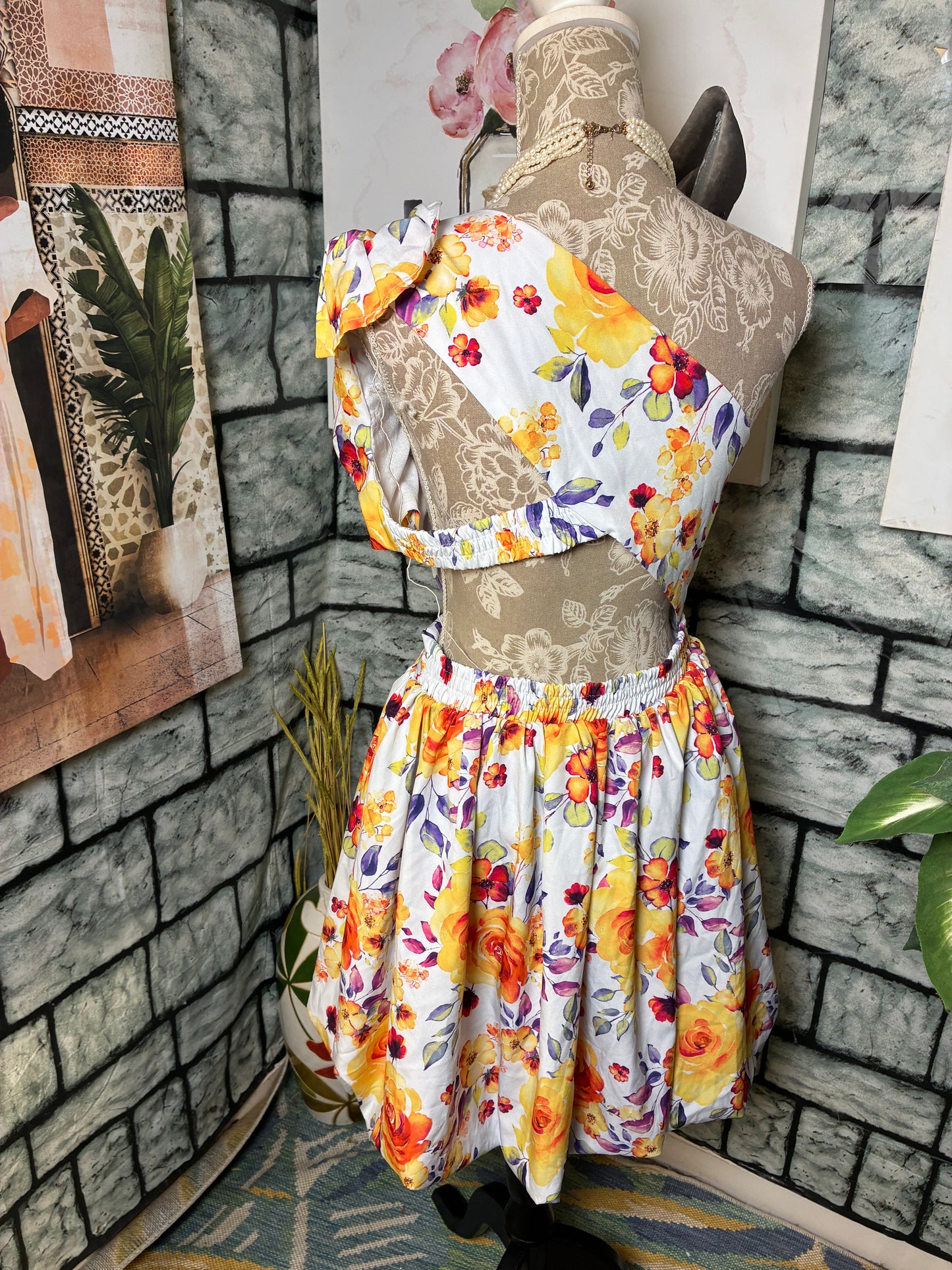 White Yellow Floral Dress Women sz Large