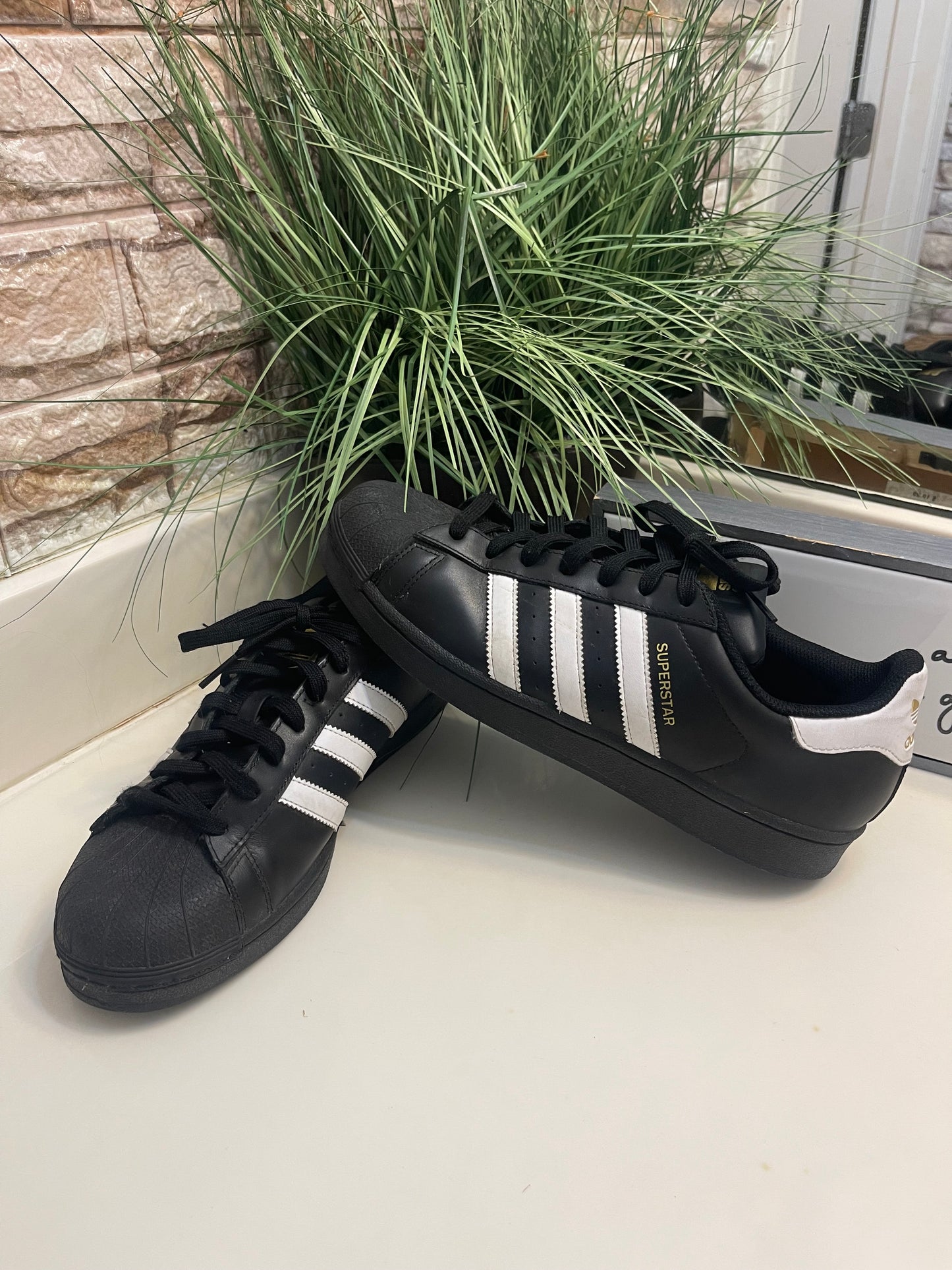 Adidas Black White Men sz 10