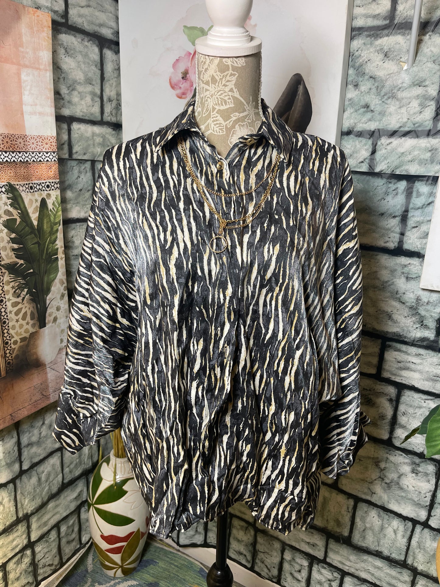 Hellie Beige Black Button Blouse Women sz Small