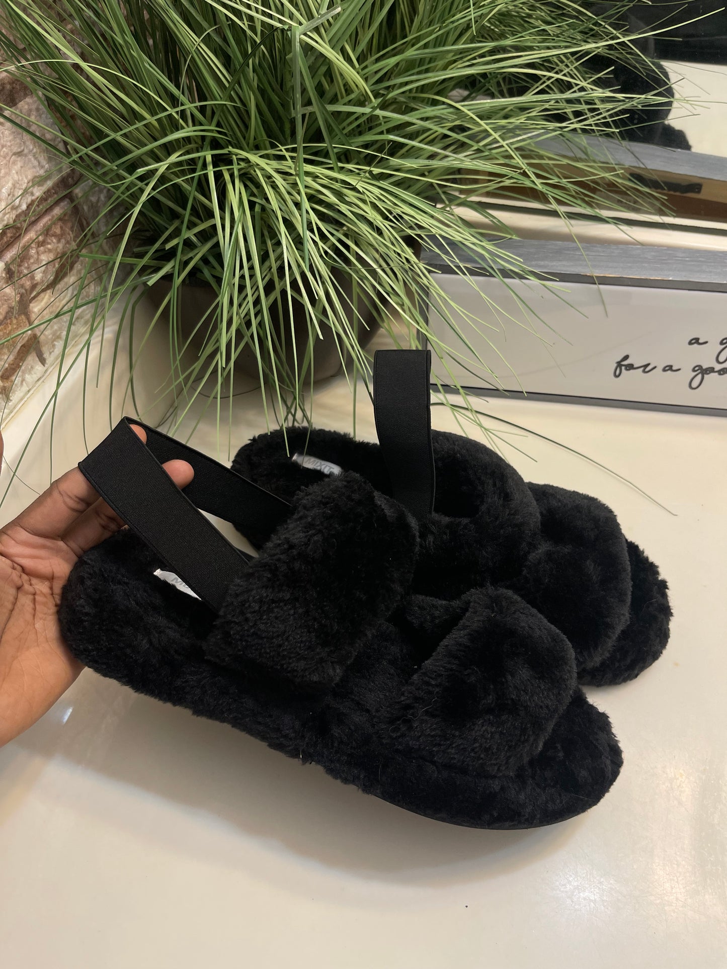 NEW Mix It Black Slippers Women sz 9/10