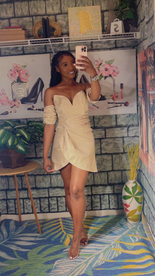 Pretty Little Thing Beige Dress Women sz 4