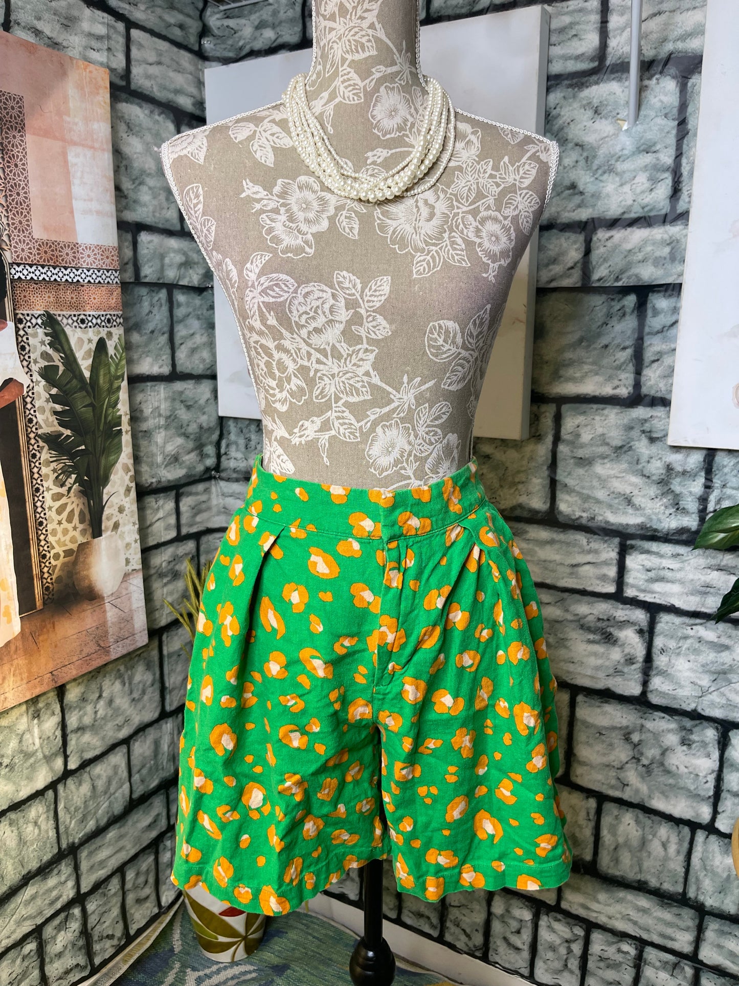 Tabitha Brown Green Shorts Women sz XS