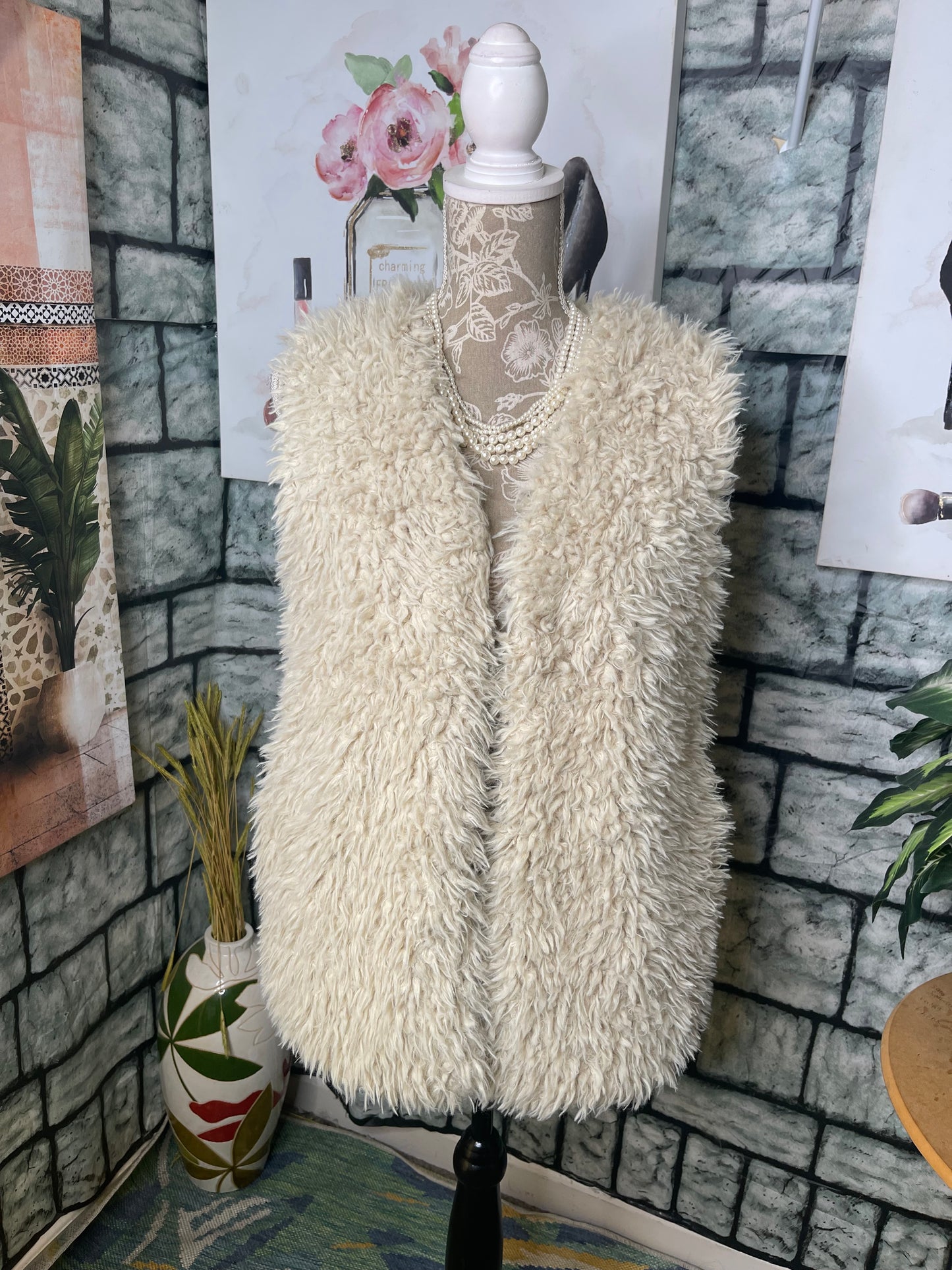 Beige Fuzzy Vest Women sz Small