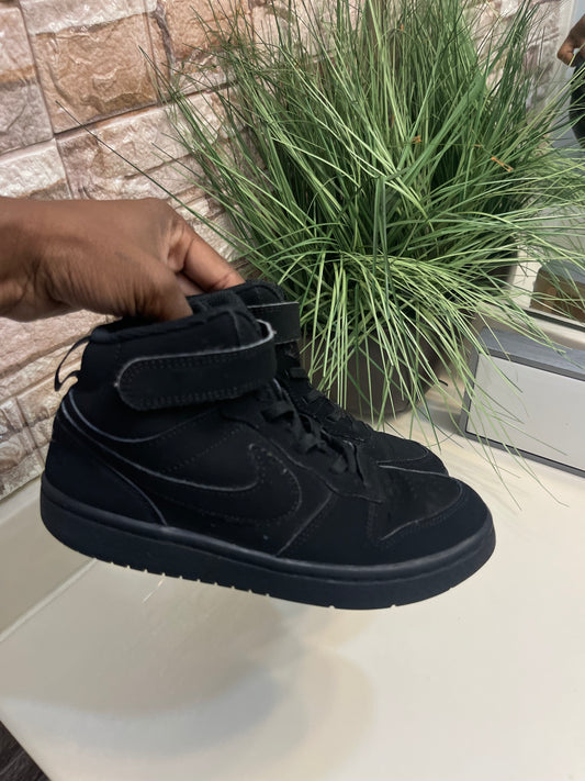 Nike Black Boys sz 1.5Y
