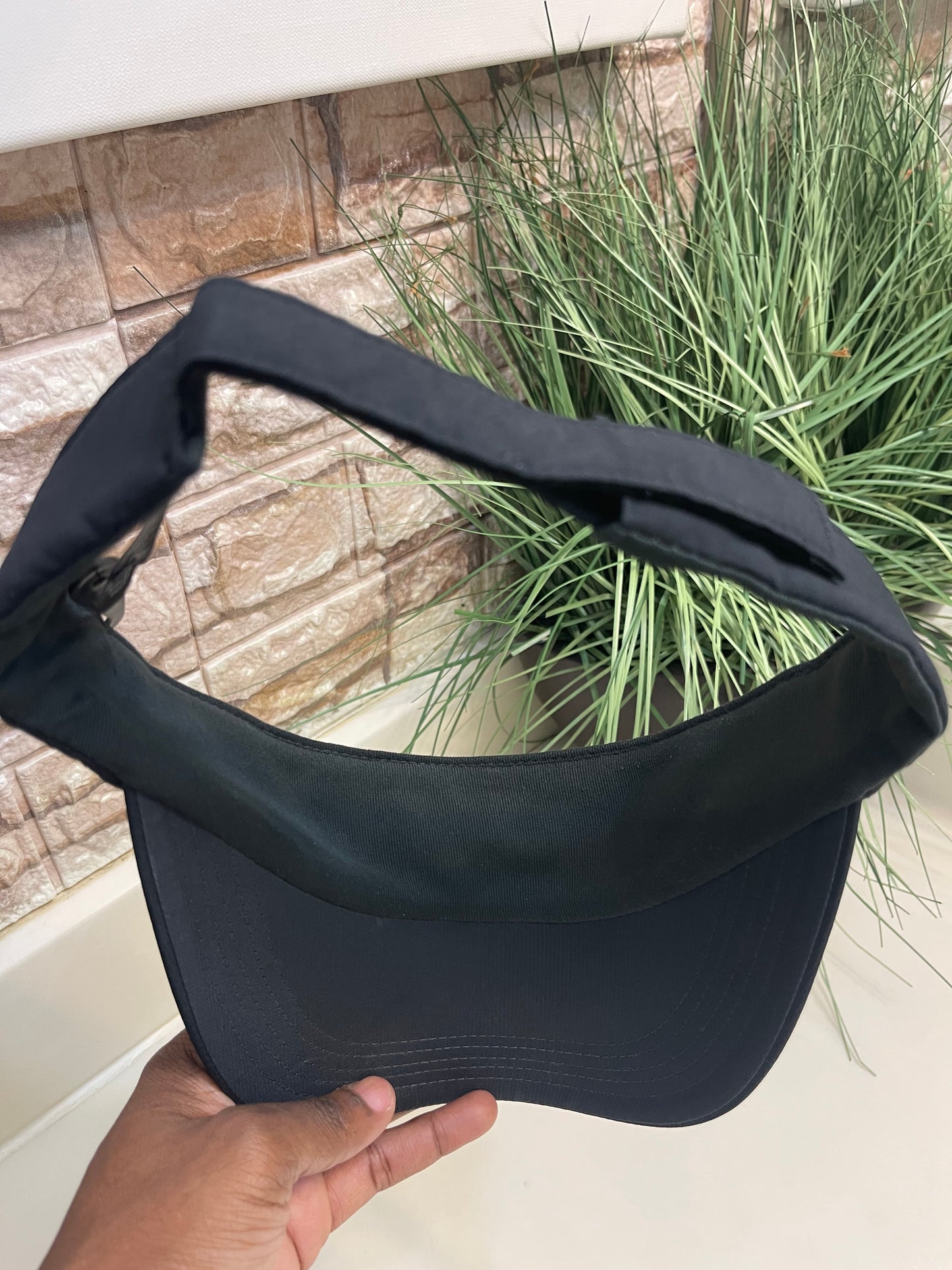 NEW Nike sun visor cap black