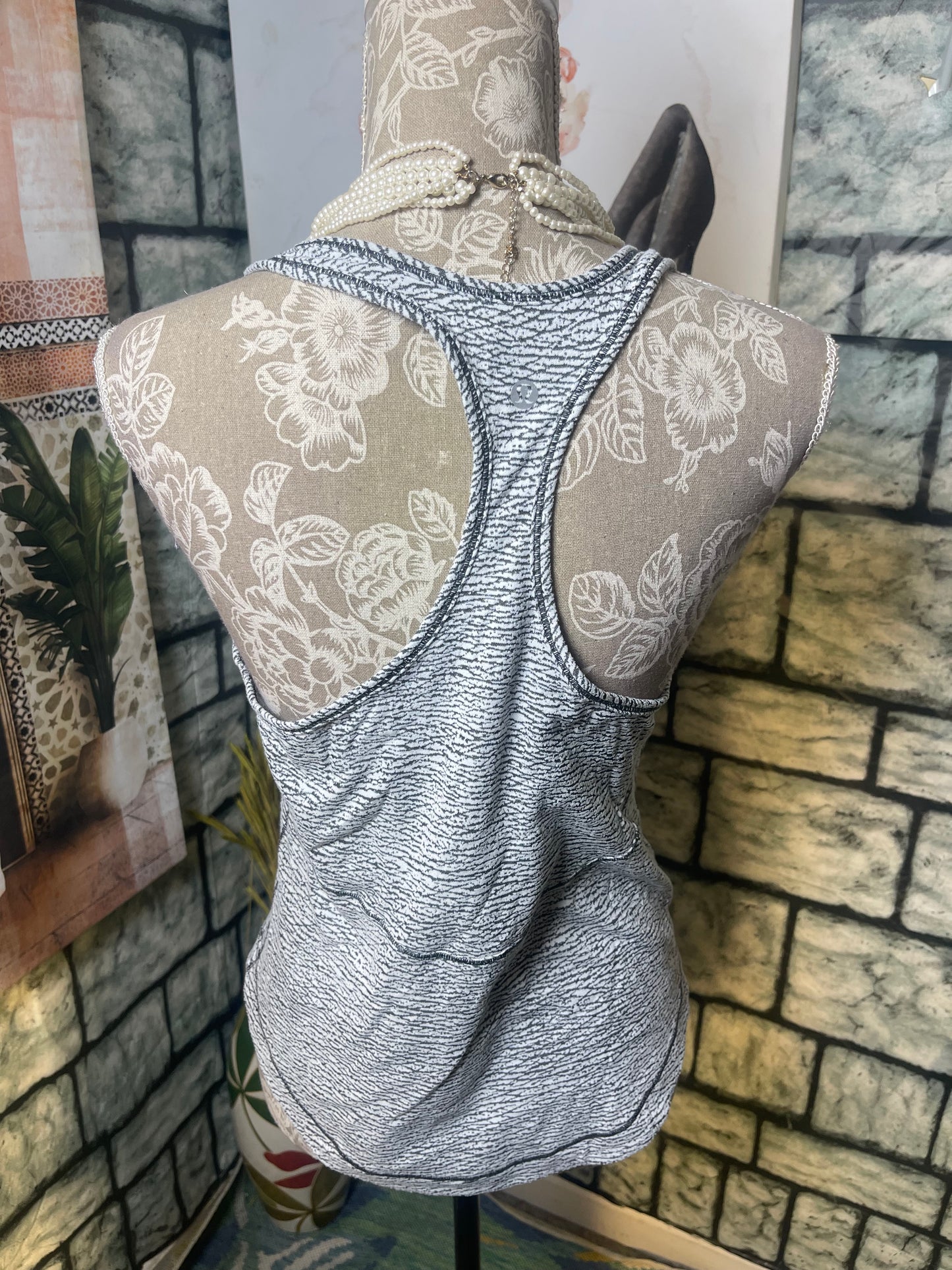 Lululemon Gray Tank Women sz Small