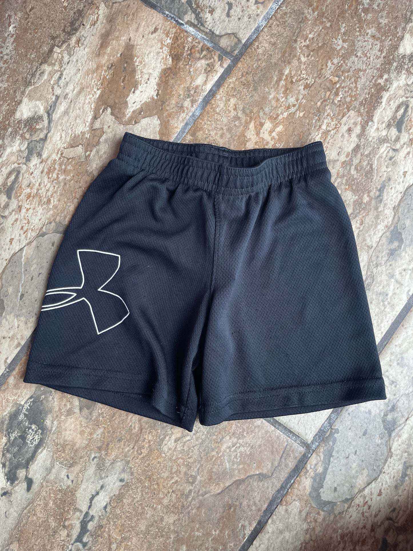 Under Armour Black Shorts Boys sz 3T