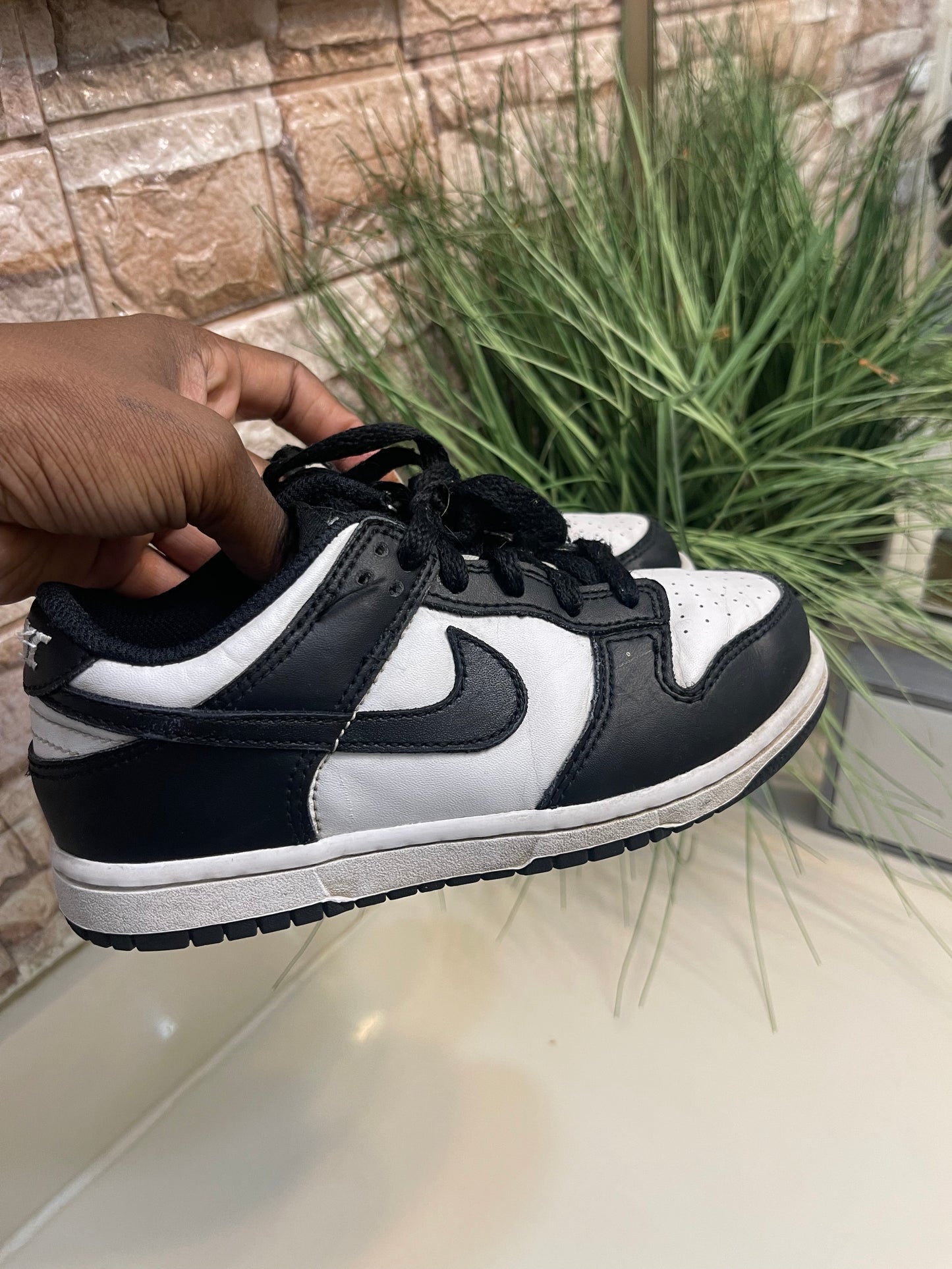 Nike Black White Boys sz 13.5C