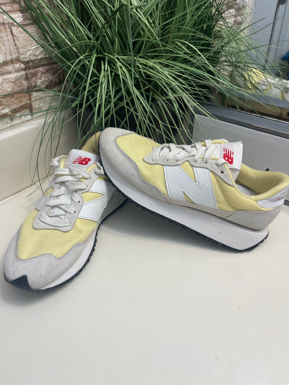 New Balance Beige Yellow Women sz 8