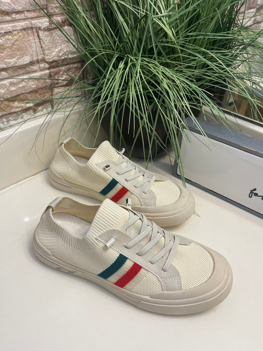 Beige Red Green Sneakers Women sz 9