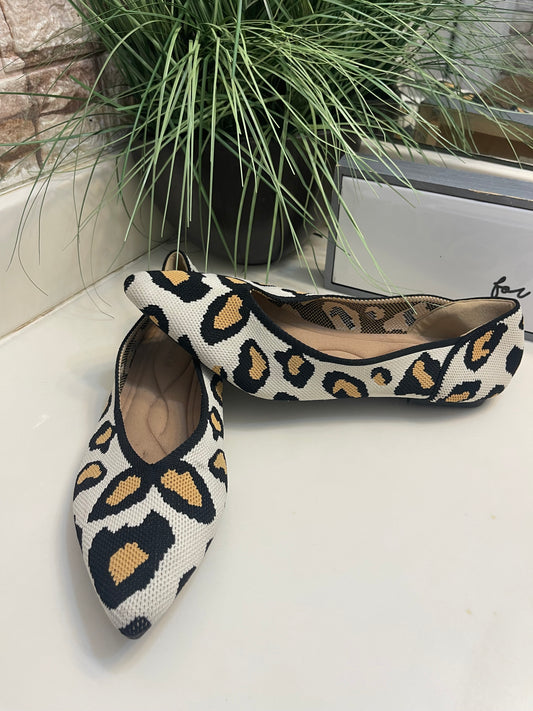 NEW Semwiss Beige Black Print Flats Women sz 10