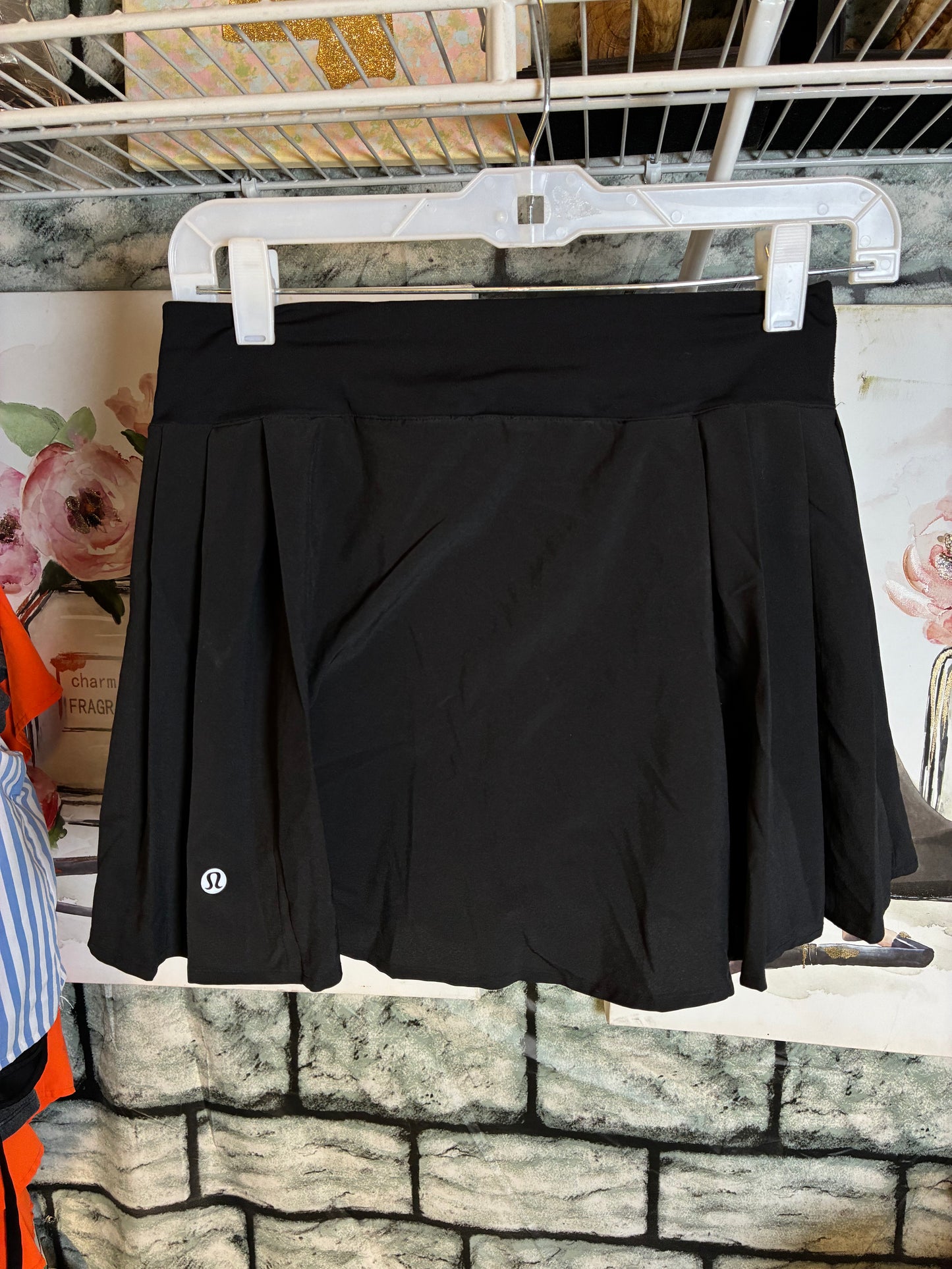 Lululemon black skort women sz 4