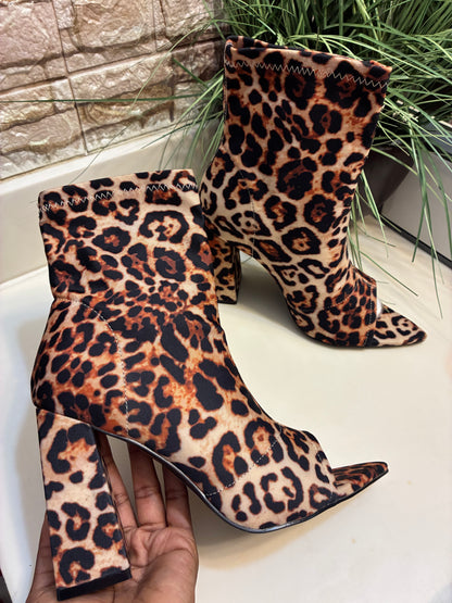 NEW Brown Black Print Heels Women sz 6.5