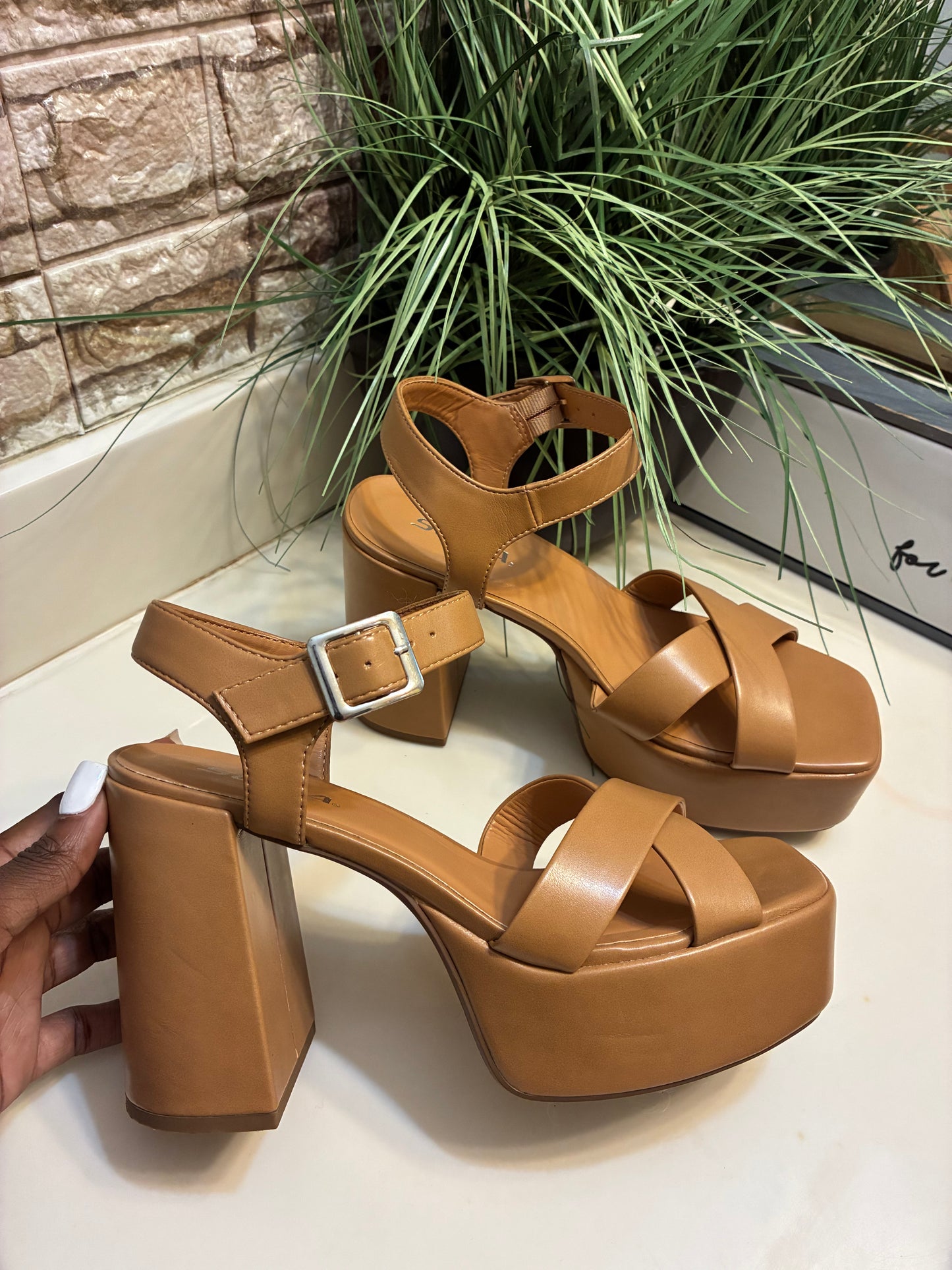 Soda Tan Heels Women sz 8
