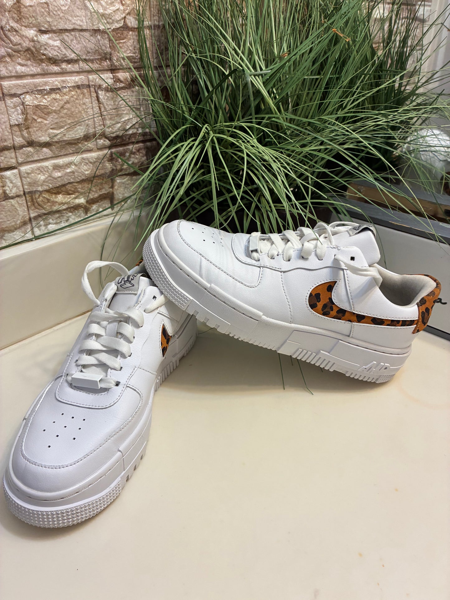 Nike Air Force White Print Women sz 8.5