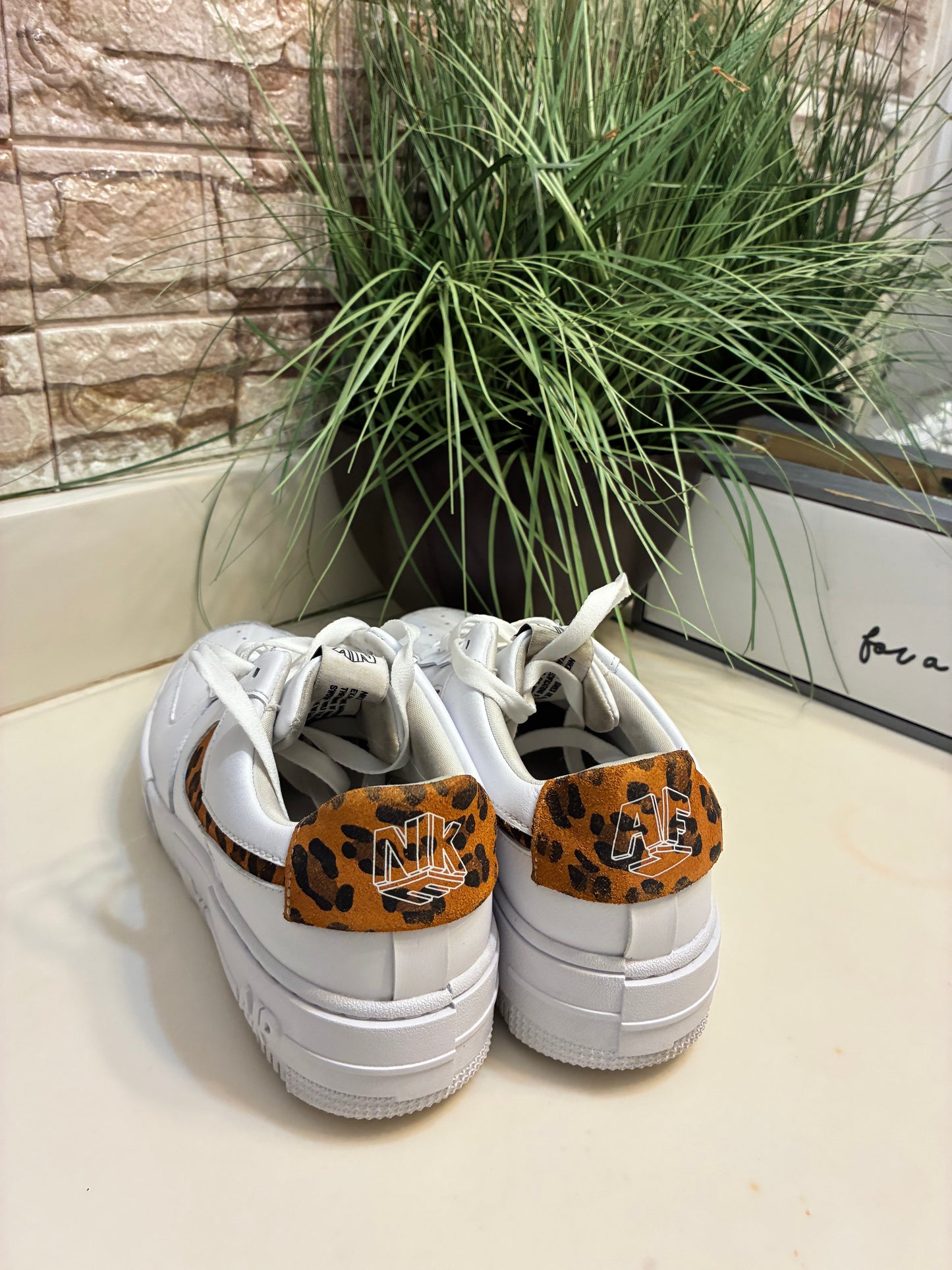 Nike Air Force White Print Women sz 8.5