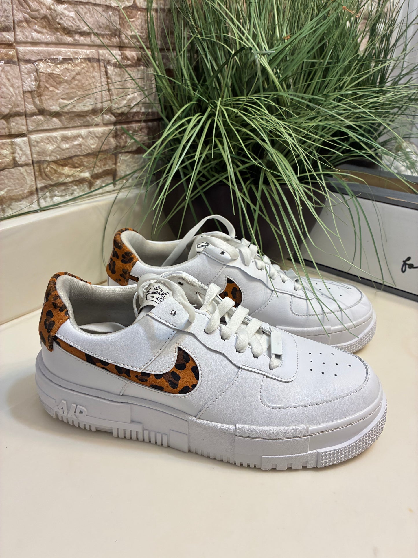 Nike Air Force White Print Women sz 8.5
