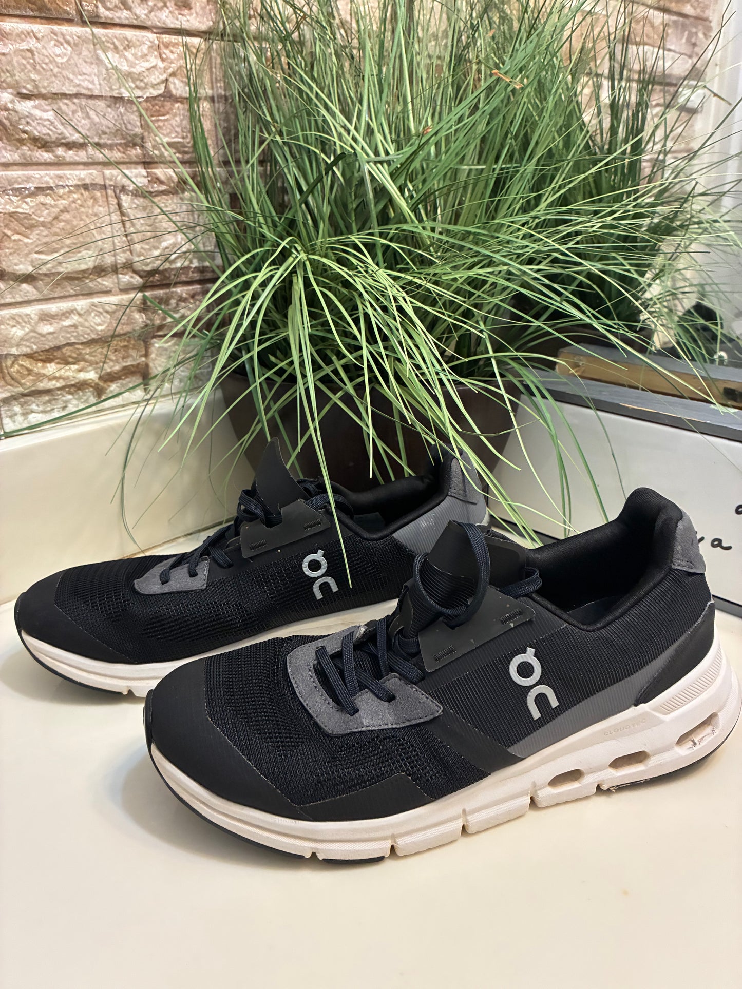 On Cloud Black White Men sz 7.5