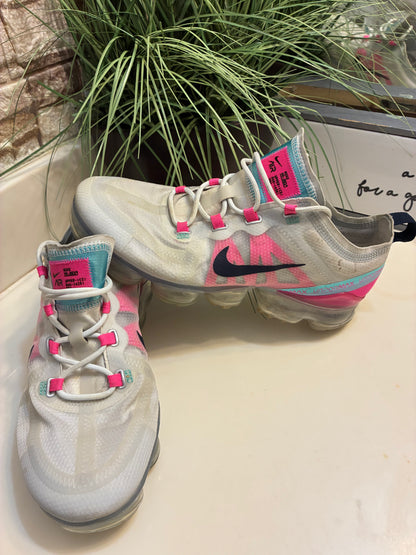 Nike White Pink Blue Women sz 9