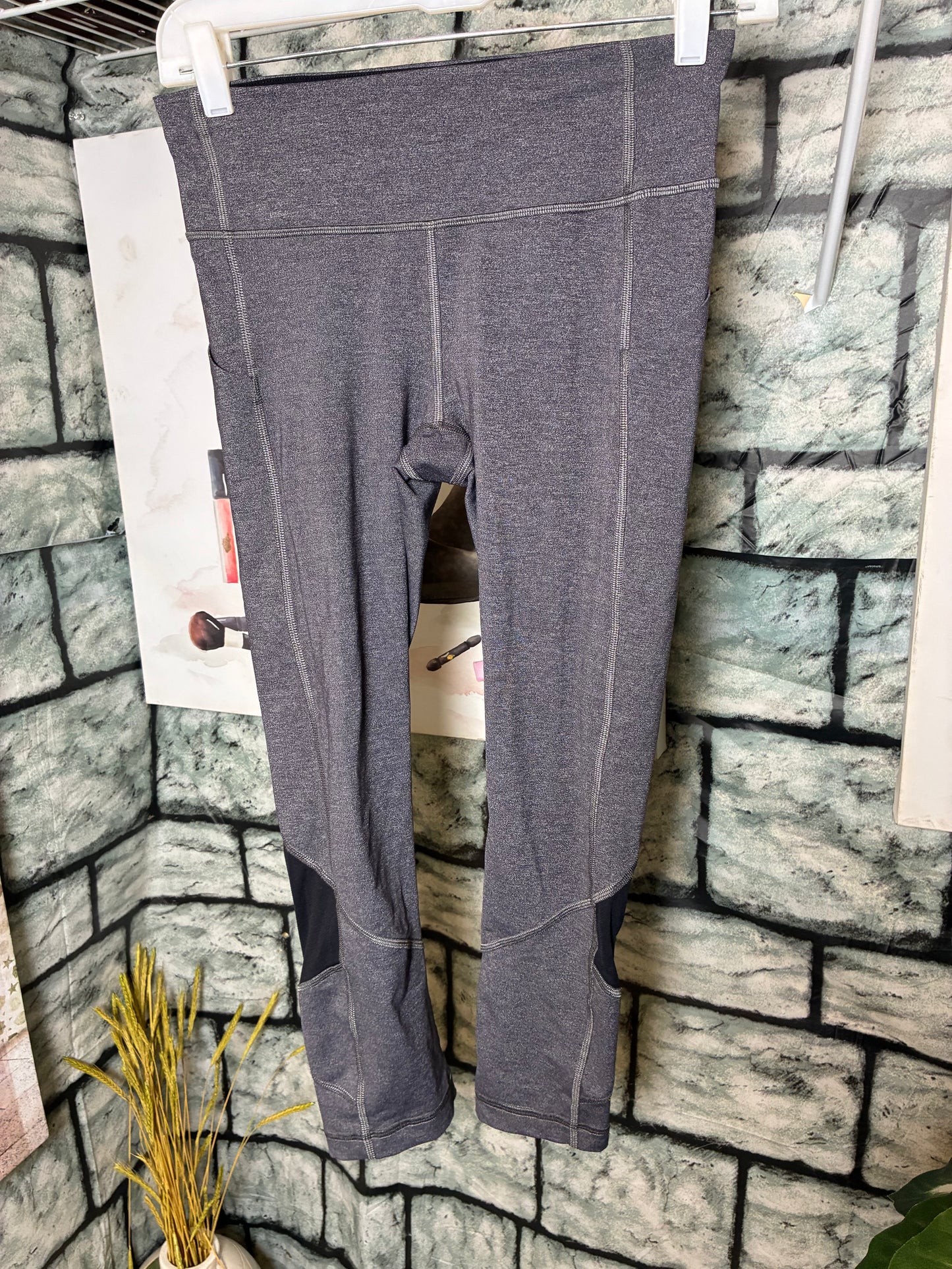 Lululemon Gray Tights Women sz 4