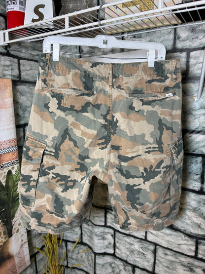 Levi’s Camo Shorts Men sz 32
