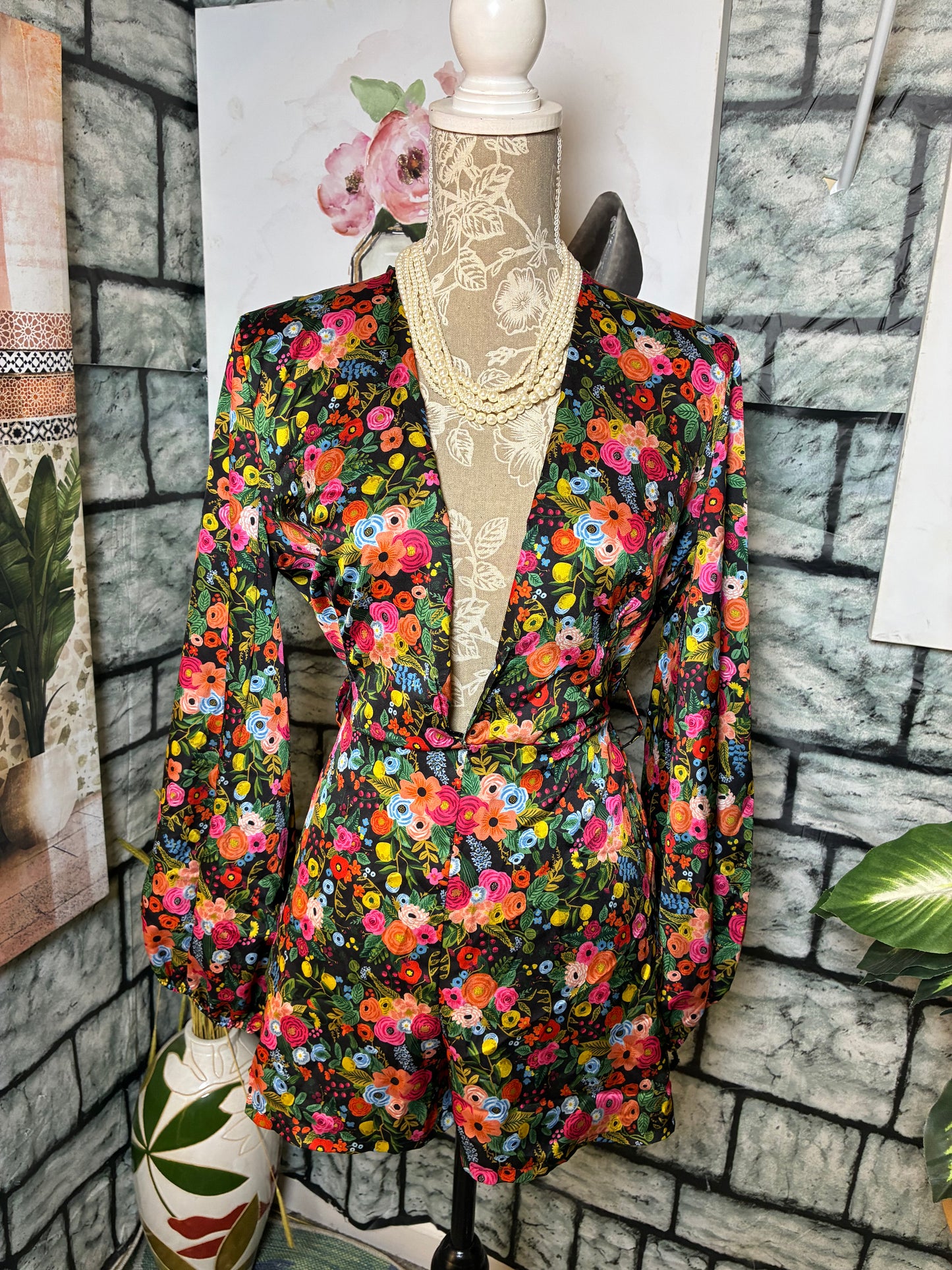 Boohoo Black Floral Romper Women sz 6