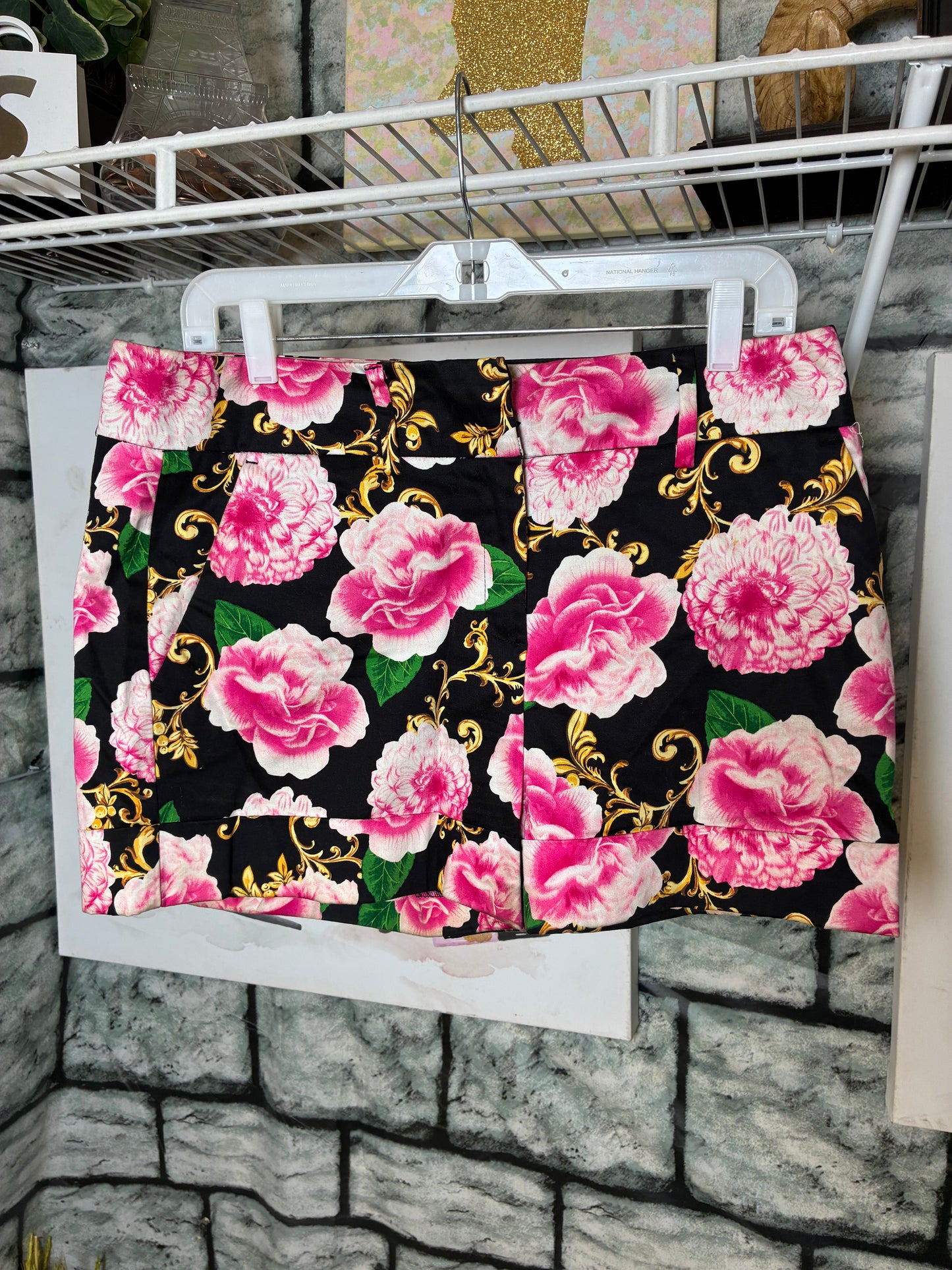 New York & Co Black Pink Yellow Print Shorts Women sz 8