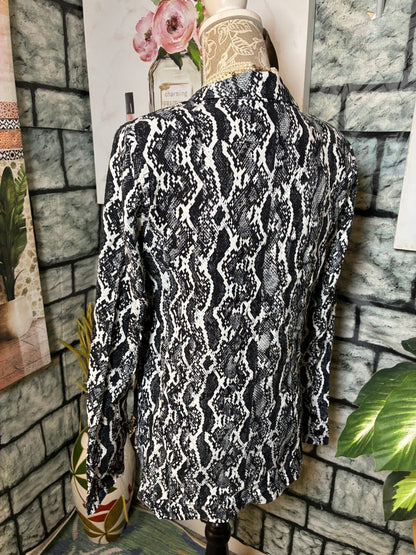 Miss Selfie Black White Print Top / Blazer Women sz Medium