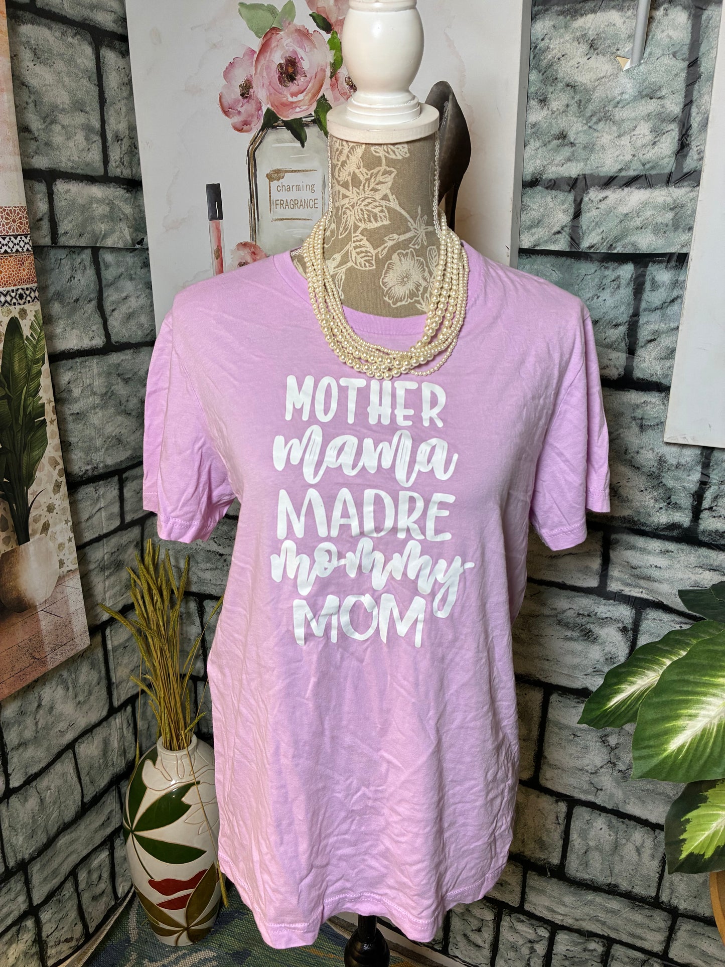 “Mom” Purple T Shirt Women sz Medium