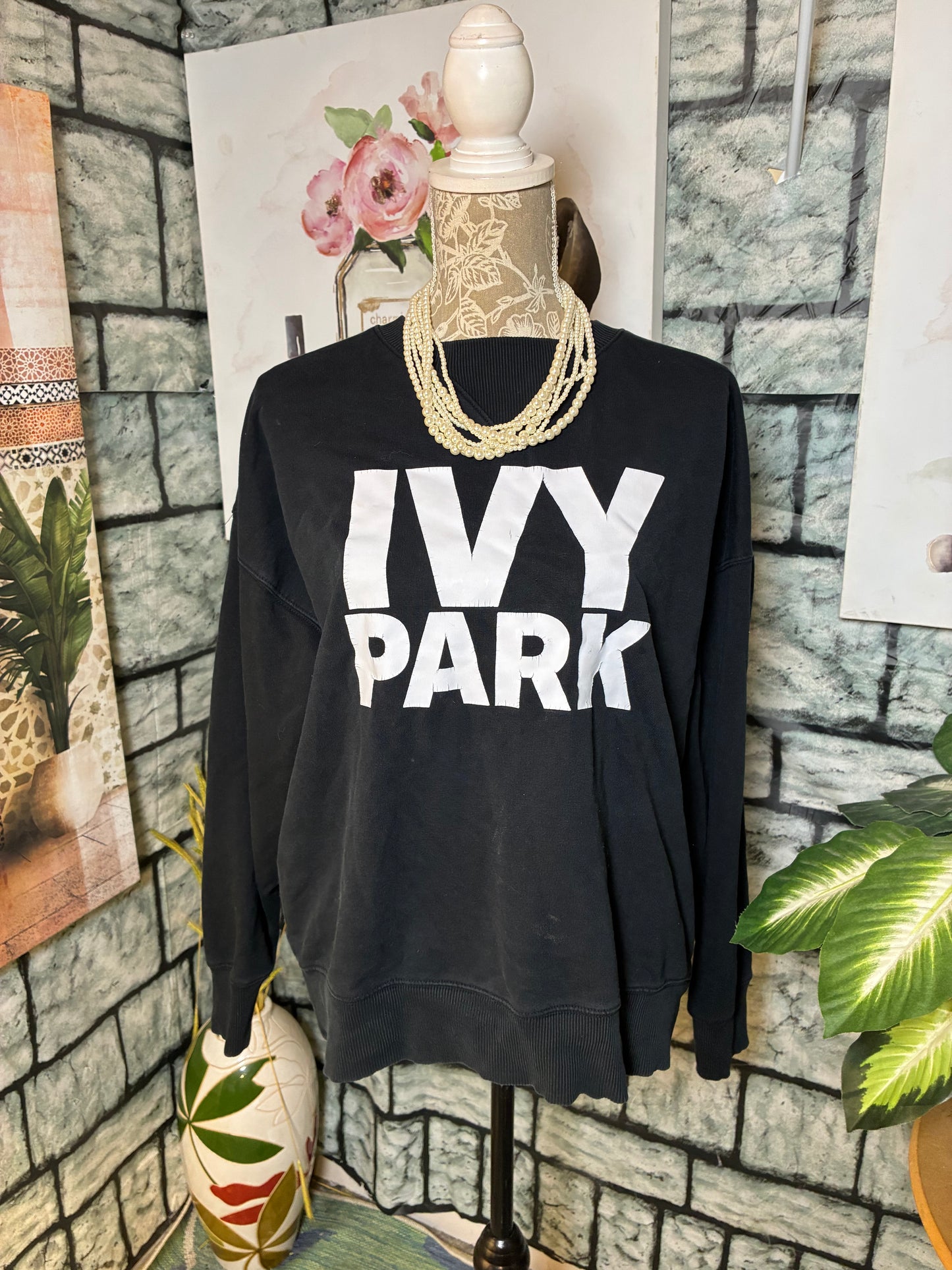 Ivy Park Black Sweatshirt Women sz Medium