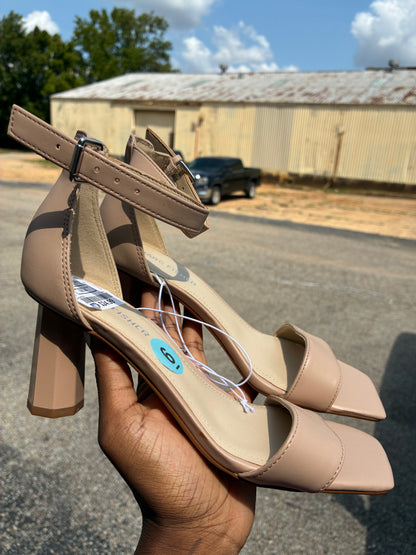 NEW Marc Fisher Nude Heels Women sz 6