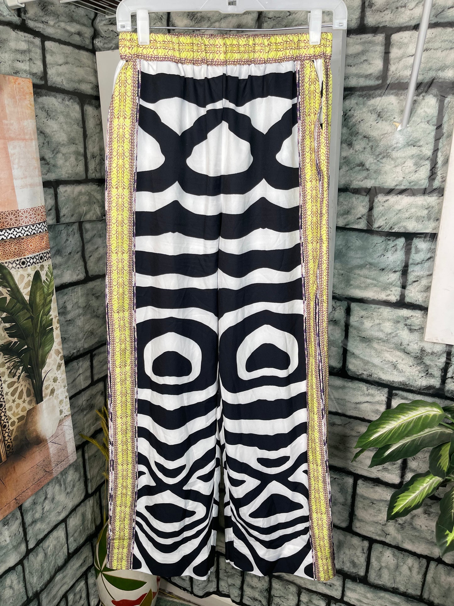 Fashion Nova Black White Print Pants Women sz Medium