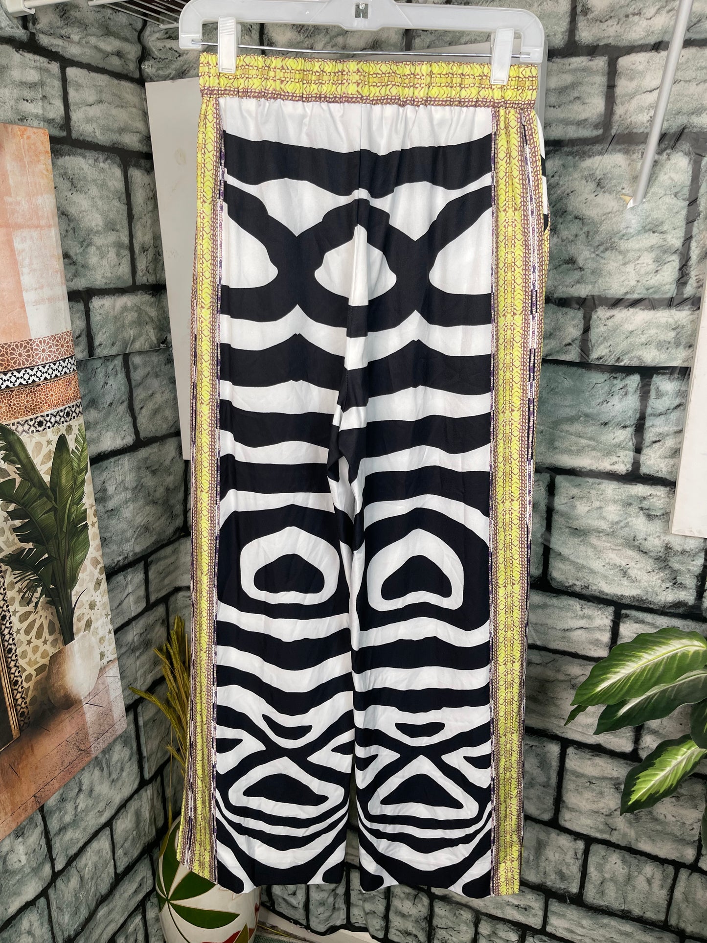 Fashion Nova Black White Print Pants Women sz Medium