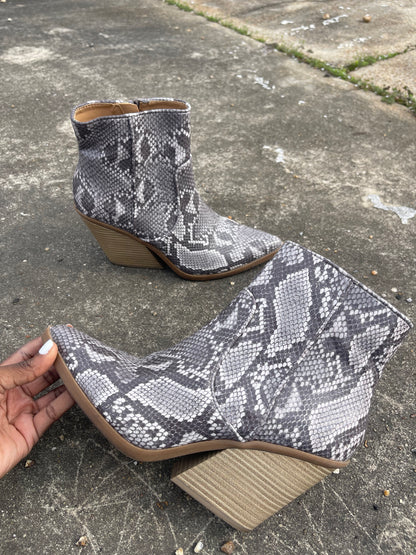 Express Gray Print Boots Women sz 9