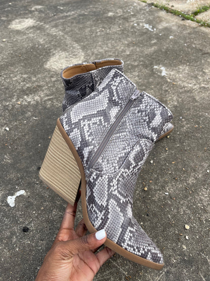 Express Gray Print Boots Women sz 9