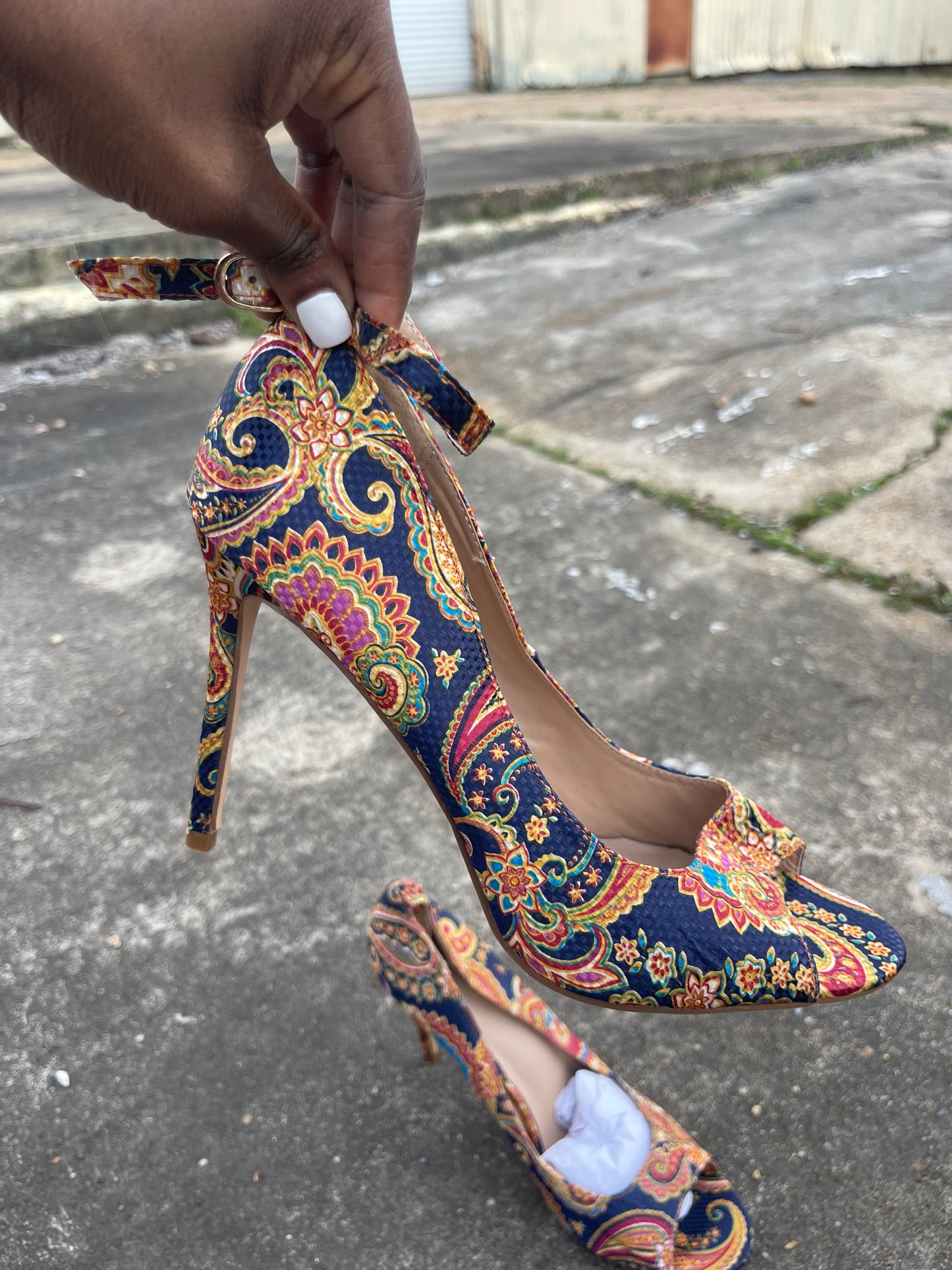 NEW Blue Yellow Print Heels Women sz 11