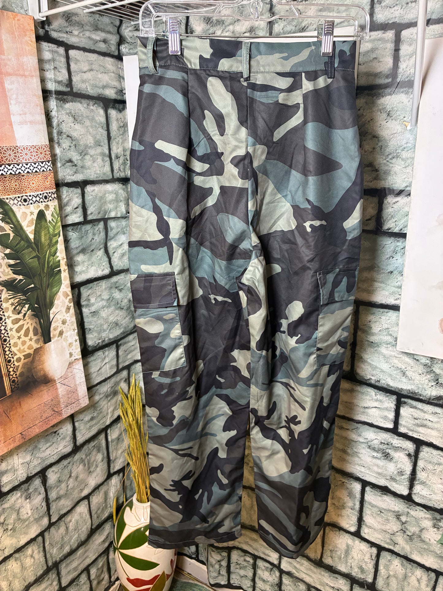 Green Camo Print Pants Women sz Small